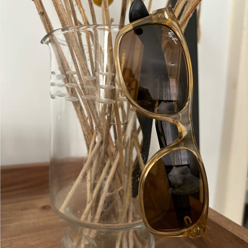 RAY-BAN
RB2132 New Wayfarer Bicolor
